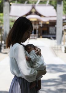 M様のお宮参り写真 大麻比古神社ロケ ママとツーショット