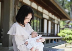 M様のお宮参り写真 大麻比古神社ロケ おばあちゃんとツーショット